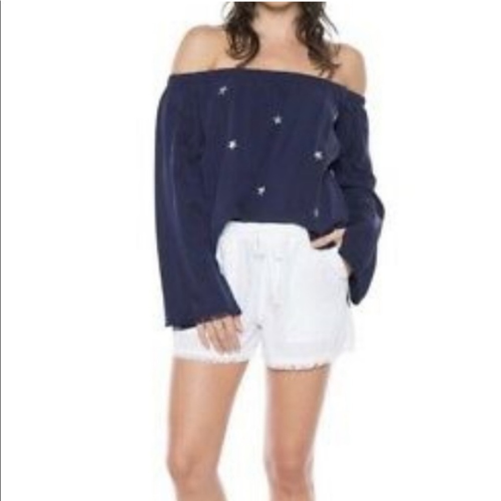 Cloth & Stone S white off shoulder long sleeve top with navy stars.